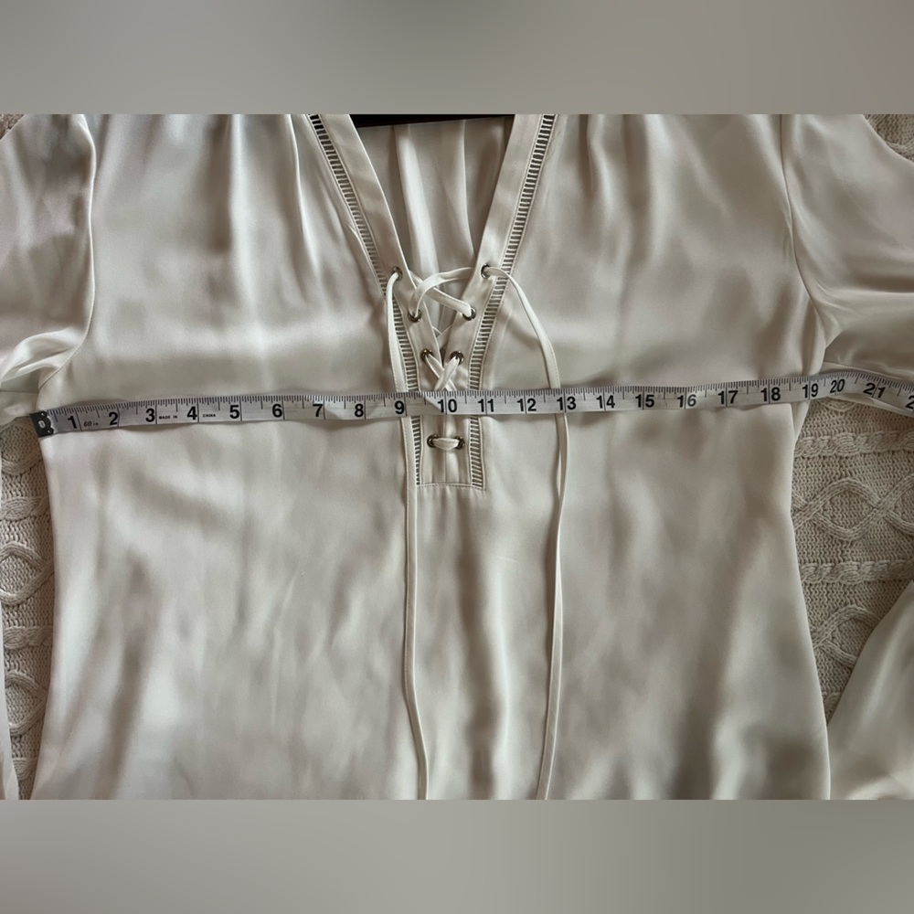 White House Black Market Bell Sleeve Flowy Rich White Blouse Women’s Size 8 - Picture 13 of 16